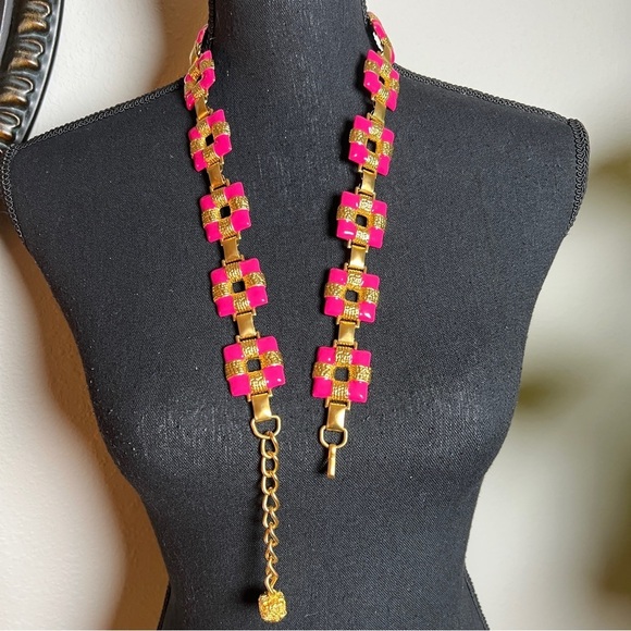 ESCADA Women’s Vintage Fuchsia Gold Tone Gift Box Chain Link Belt Made in Spain main image 6